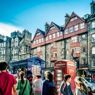main street to the Edinburgh Castle